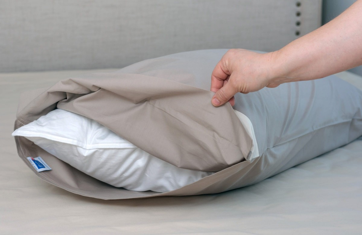 Federe in cotone liscio corda con bordo applicato beige Federe in cotone liscio corda con bordo applicato beige