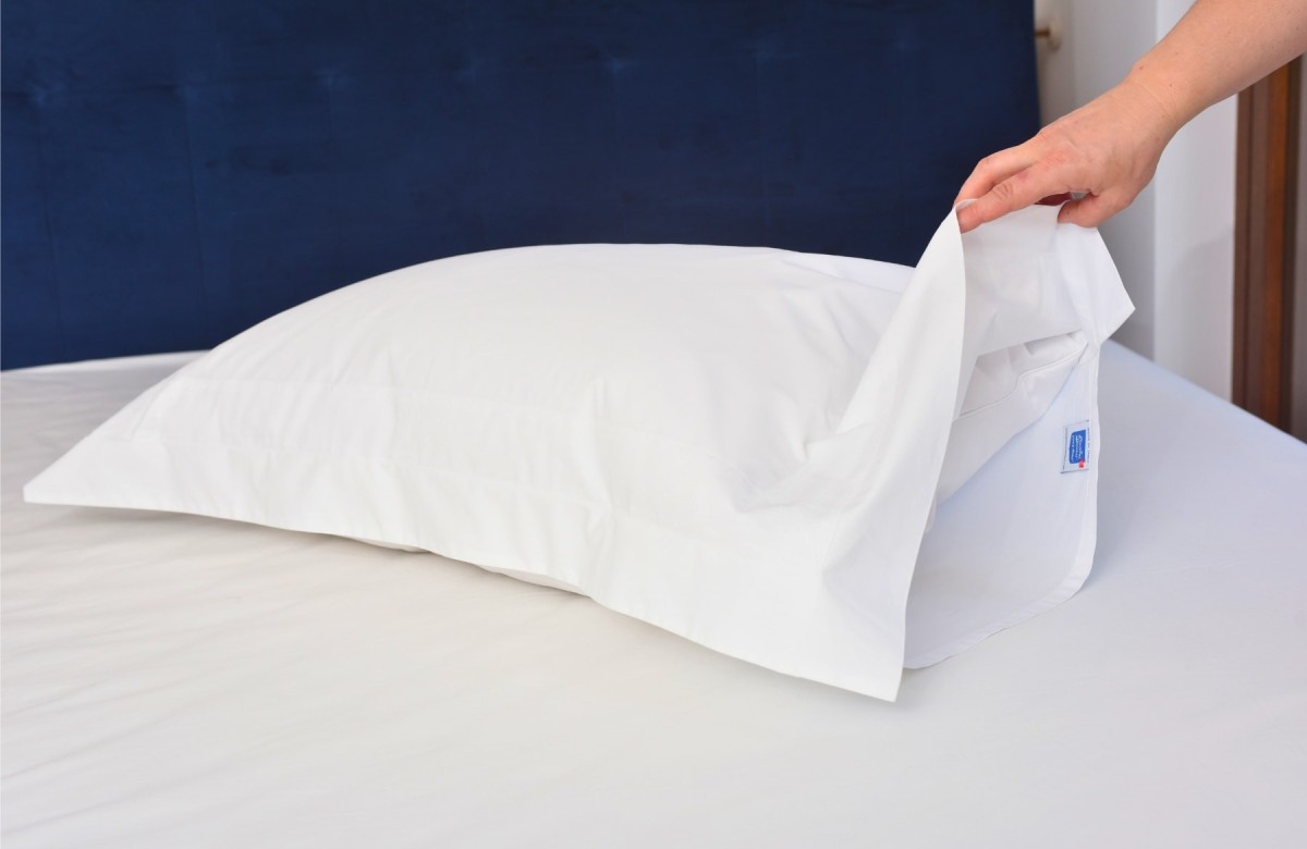 Federe in cotone bianco Pelle Ovo con applicazione Voile Federe in cotone bianco Pelle Ovo con applicazione Voile