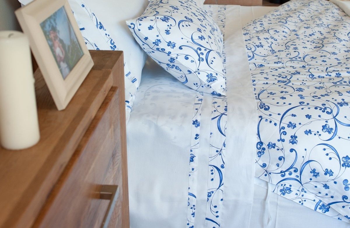 Cotton sheets plain color with "Savanna" application. Cotton sheets plain color with "Savanna" application.