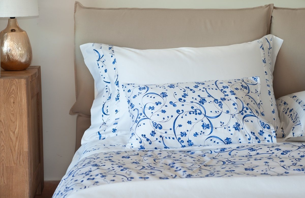 Cotton sheets plain color with "Savanna" application. Cotton sheets plain color with "Savanna" application.