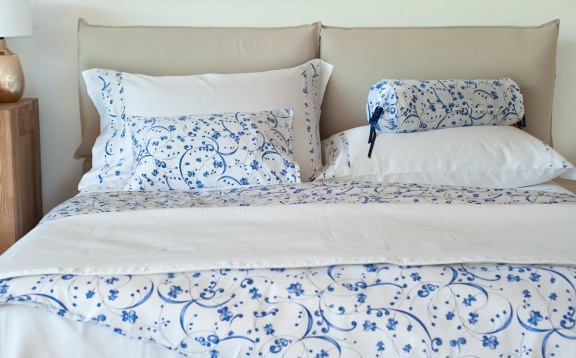 Cotton sheets plain color with "Savanna" application.