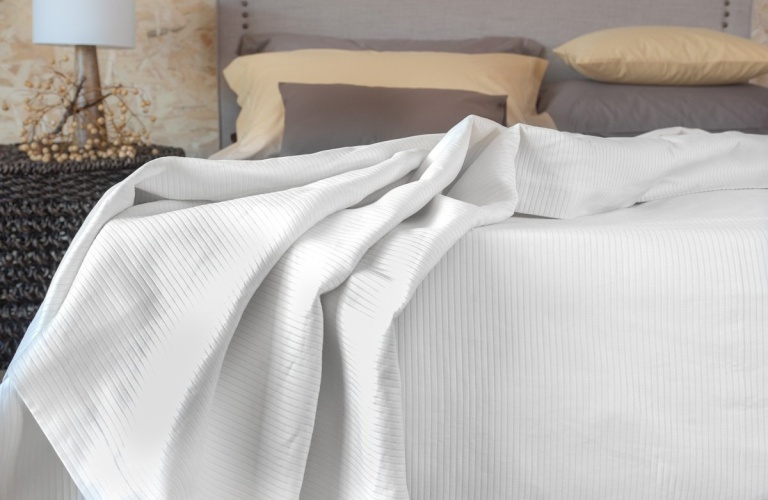 Ribbon hvid sengetæppe