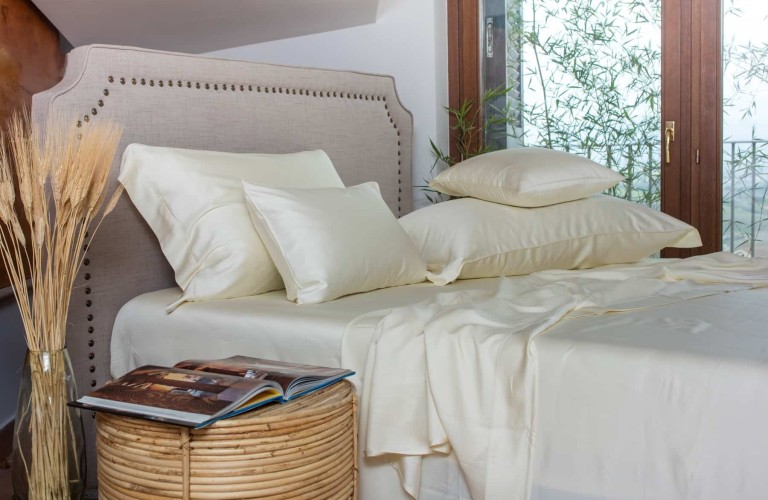 Elfenben bambus satin lagner